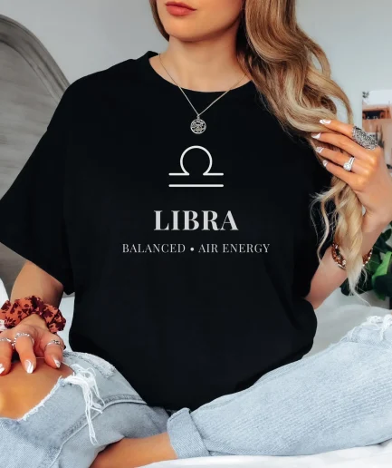 t shirt libra noir porté femme style élégant astrologie minimaliste
