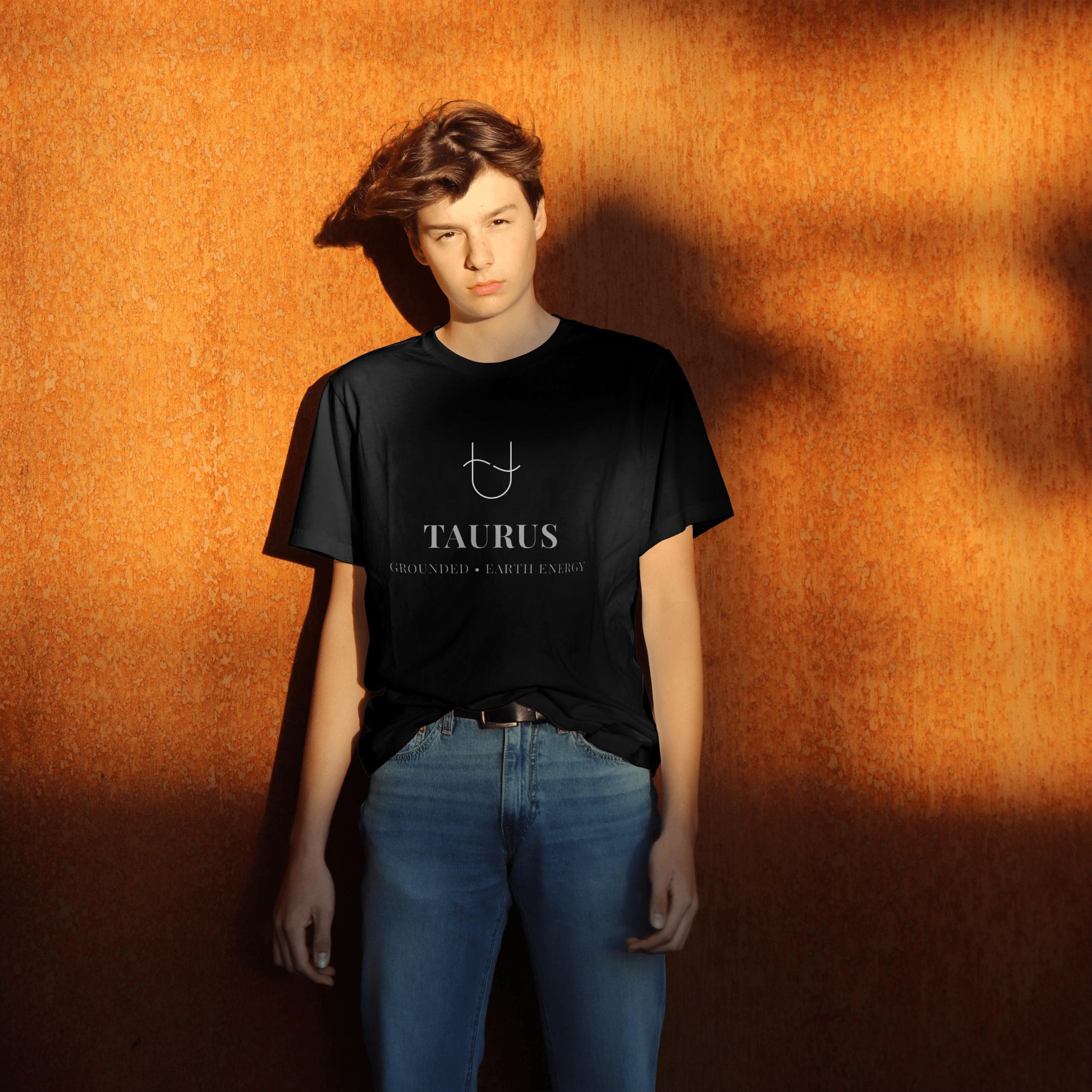 T-shirt Taureau Force tranquille t shirt taureau noir design minimaliste contraste fond terracotta