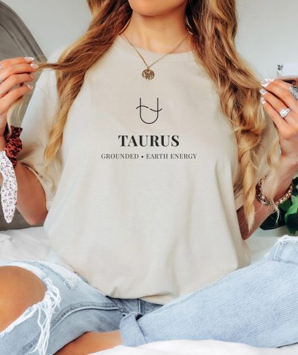 t shirt taurus blanc porté femme détail collier style minimaliste