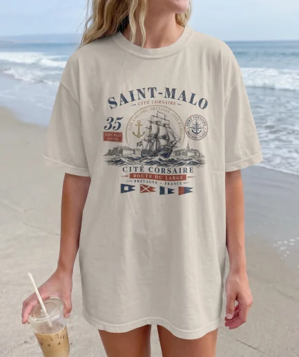 T-shirt Saint-Malo vintage coloris sable avec design corsaire maritime breton rétro