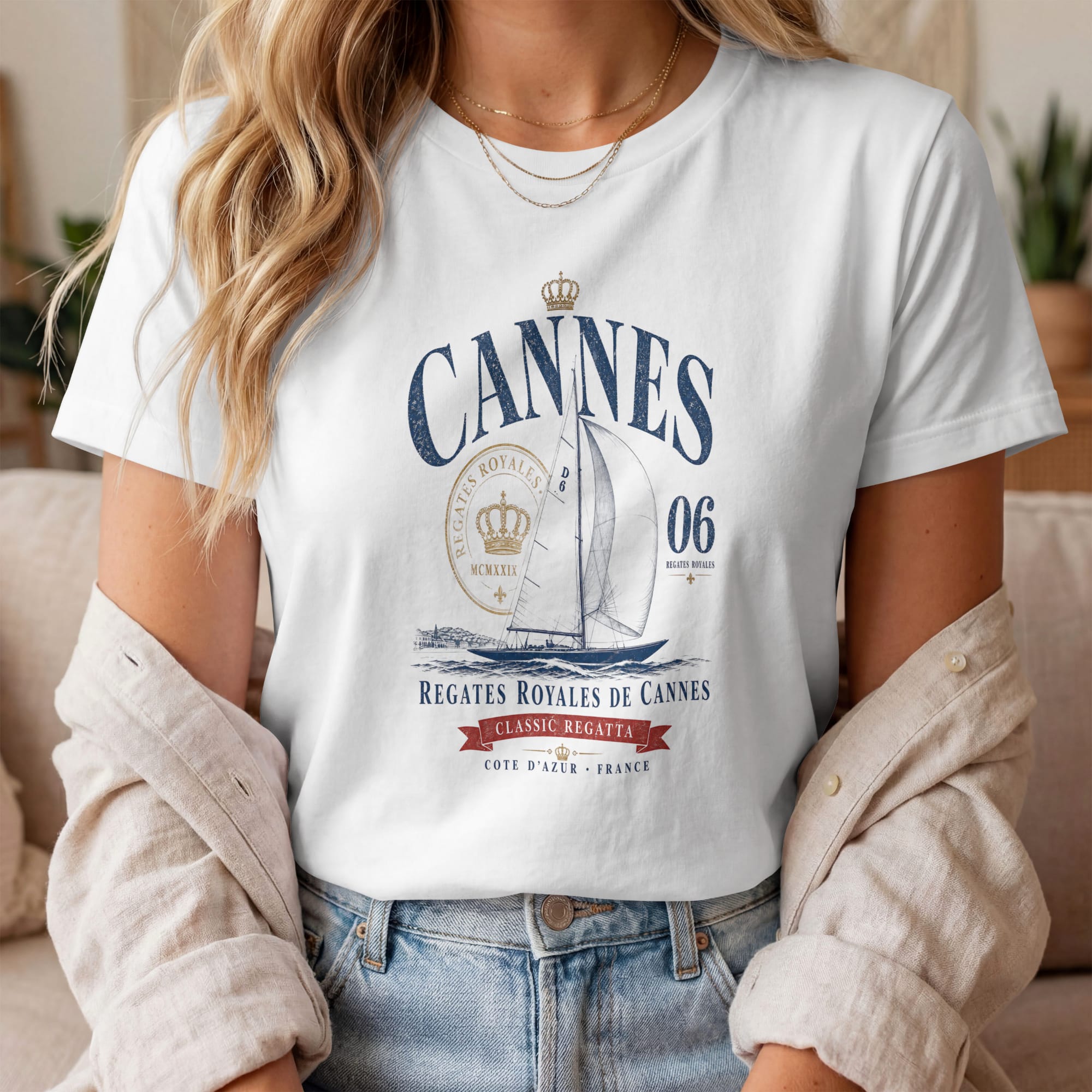 t-shirt-cannes-regates-royales-riviera-lifestyle-blanc3 T-shirt Cannes Régates Royales vintage porté par une femme