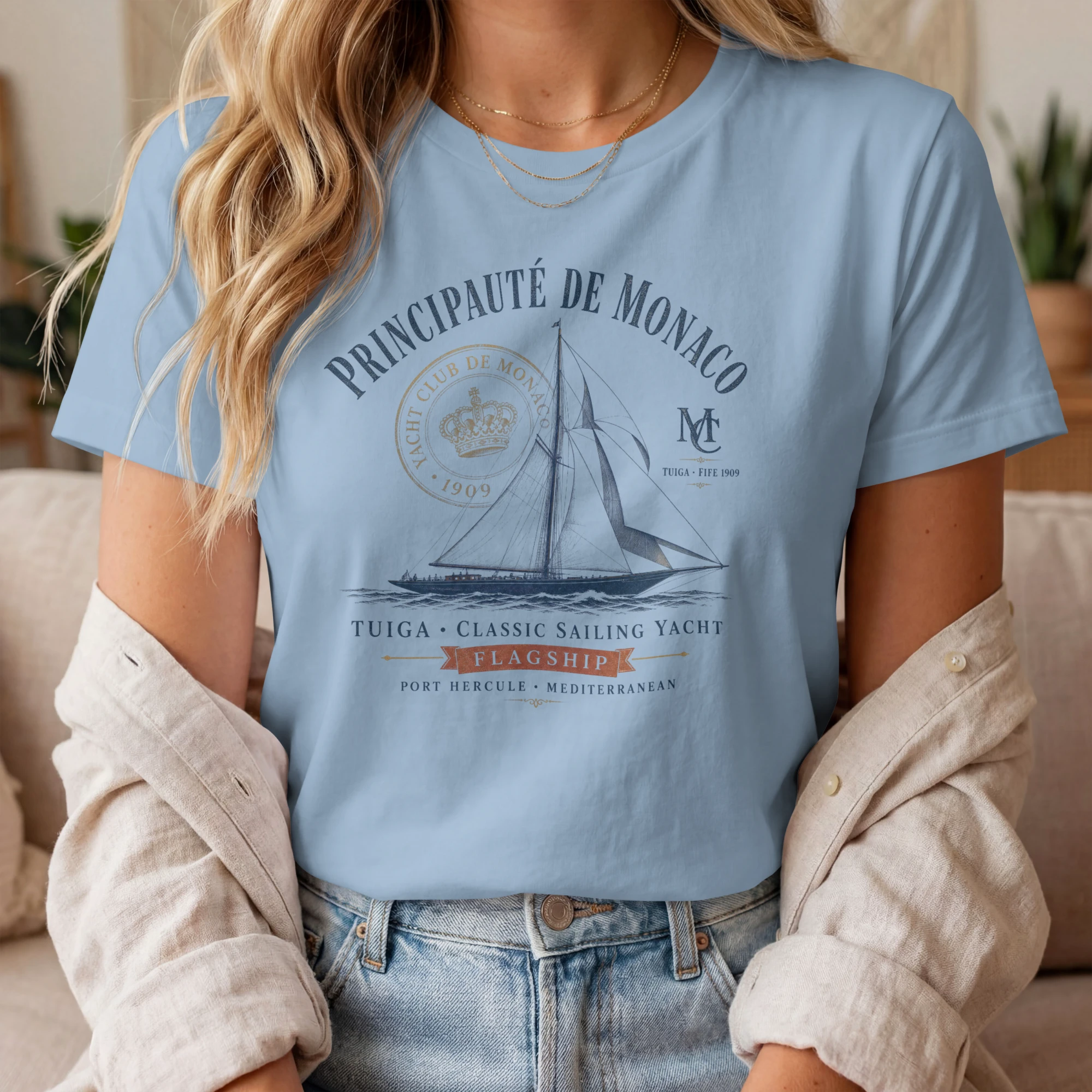 t-shirt-monaco-yacht-club-light-blue-mockup-femme T-shirt Monaco Yacht Club bleu clair style Côte d’Azur