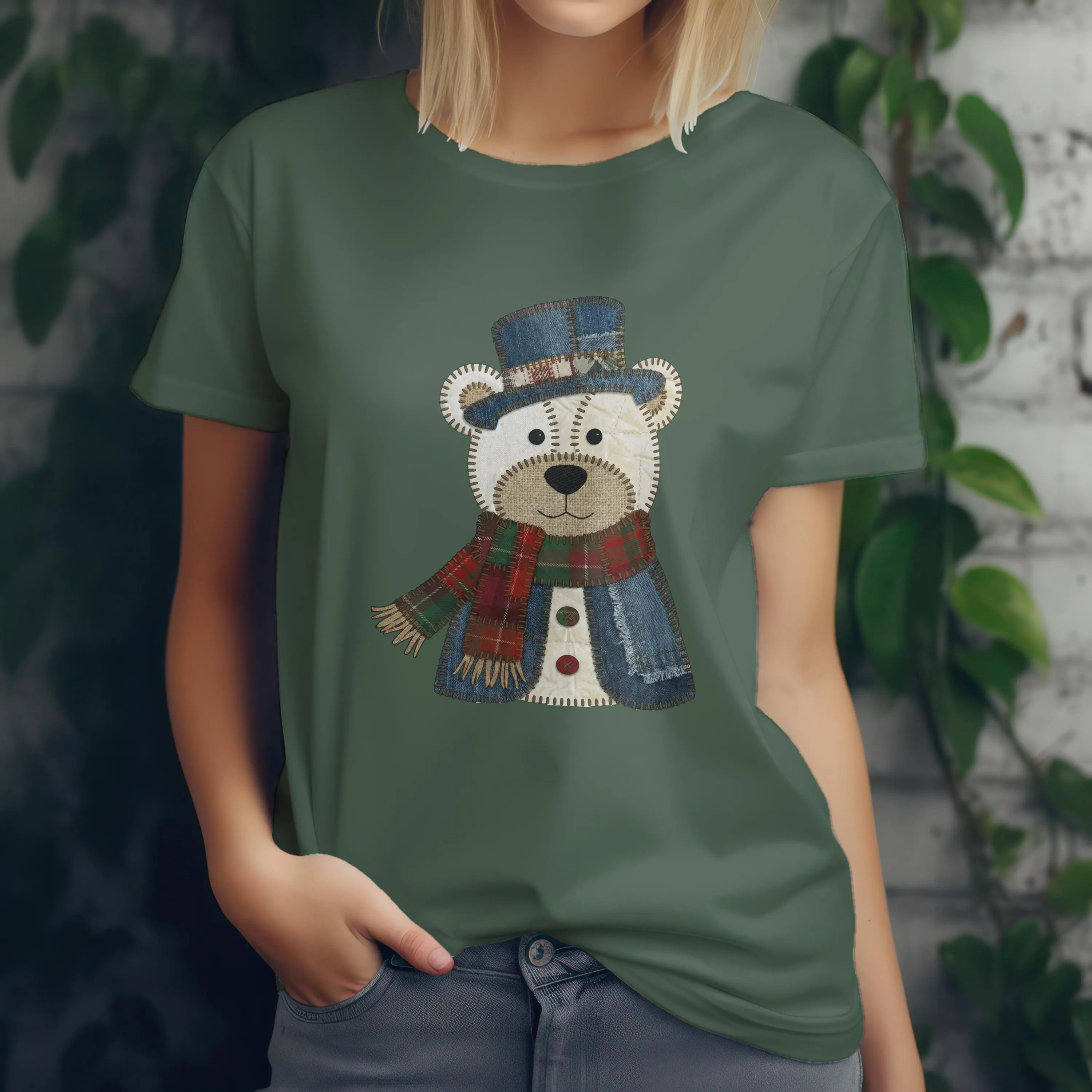 t-shirt-ours-patchwork-vert T-shirt vert militaire avec ours patchwork rétro et écharpe écossaise