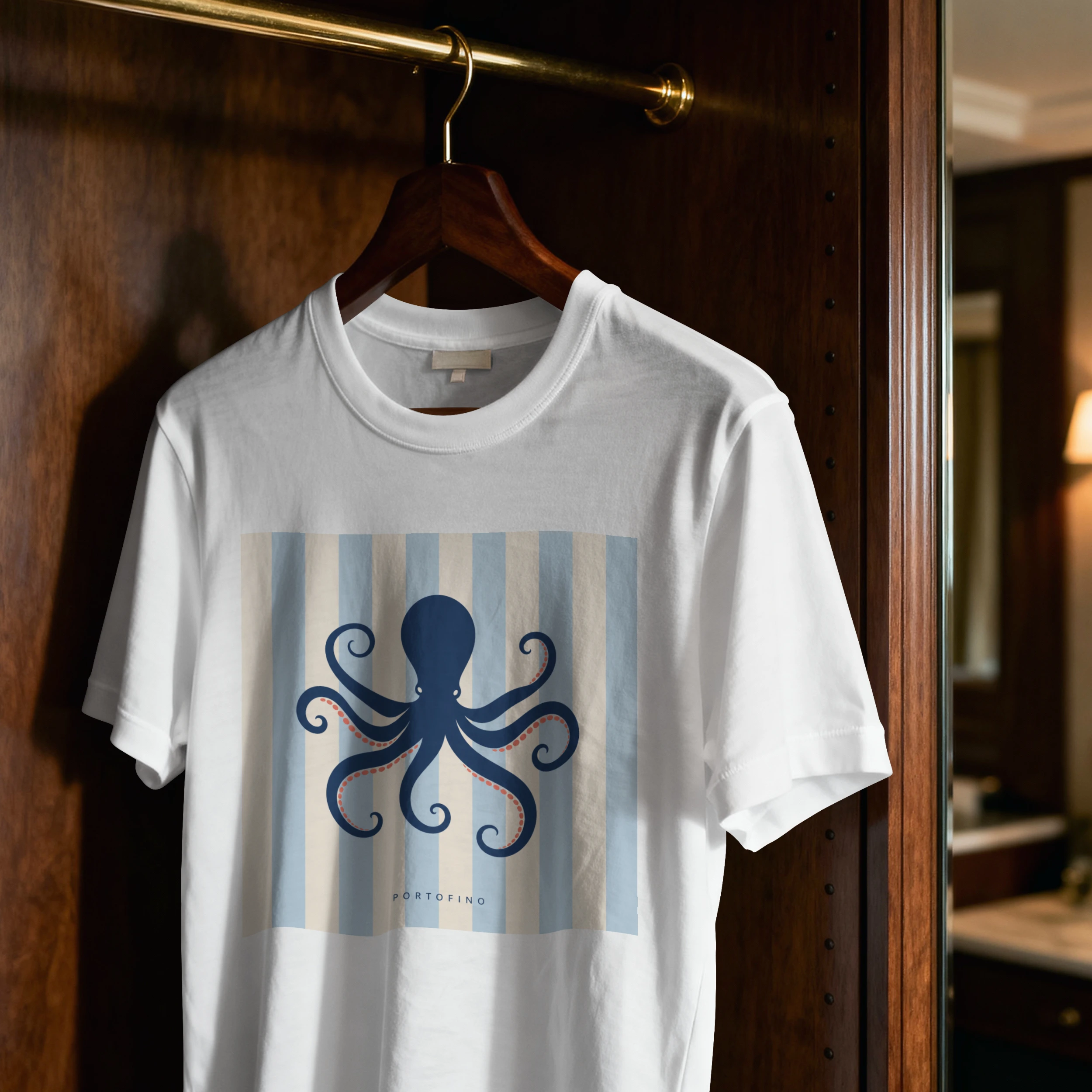 Art méditerranéen T-shirt poulpe Portofino blanc suspendu sur cintre