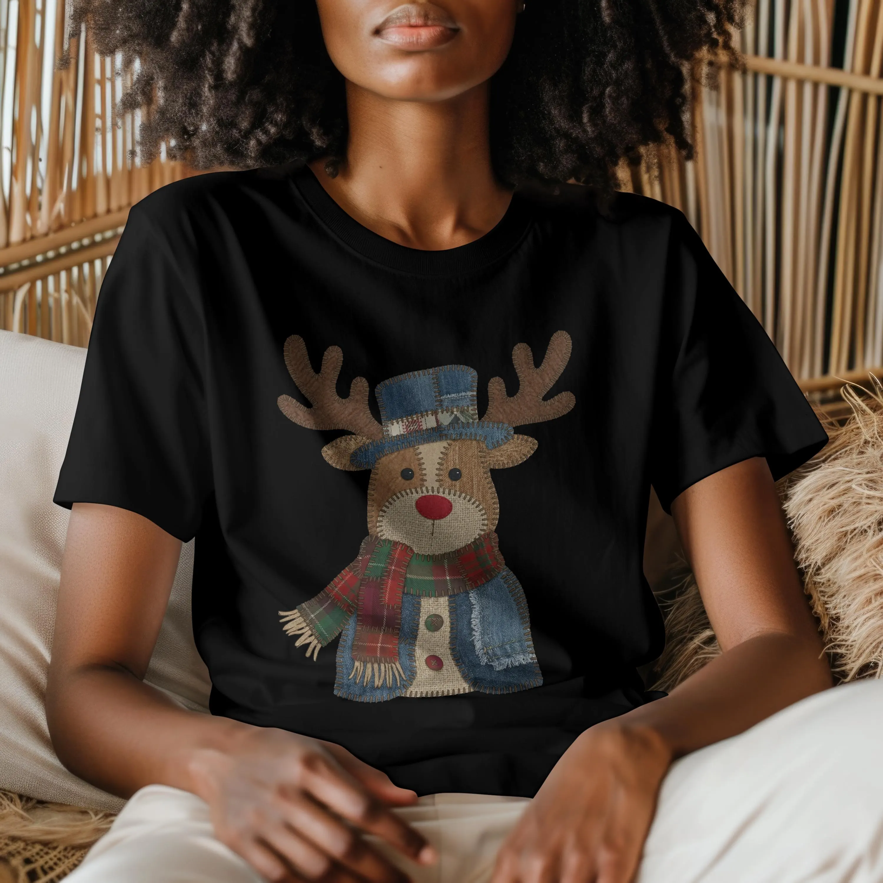t-shirt-renne-patchwork-noir T-shirt noir femme avec illustration renne patchwork style textile vintage