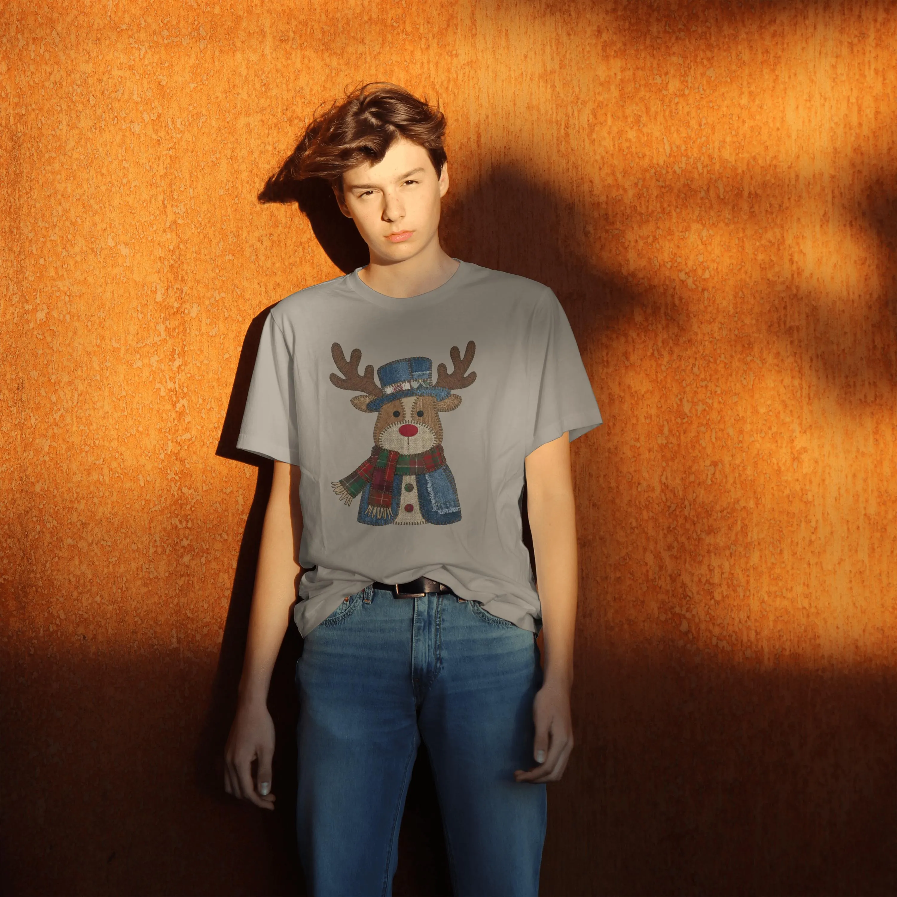 t-shirt-renne-patchwork-sable T-shirt sable oversize avec design renne patchwork rétro inspiration Noël