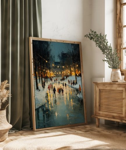 Affiche patinoire hiver au style rétro encadrée et posée dans un salon chaleureux aux rideaux vert sapin.