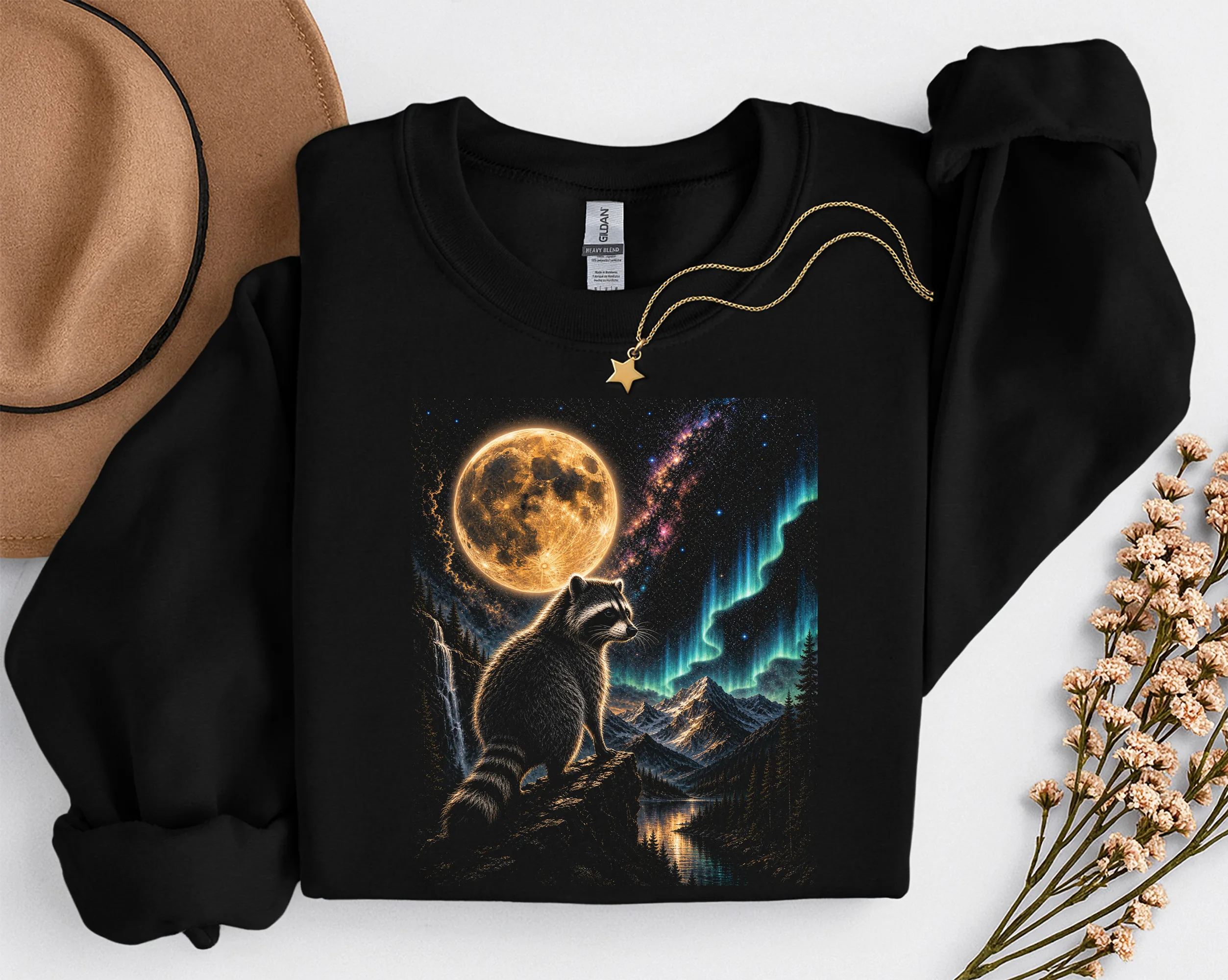 Sweat raton laveur lune vintage - illustration galaxie et aurores boréales
